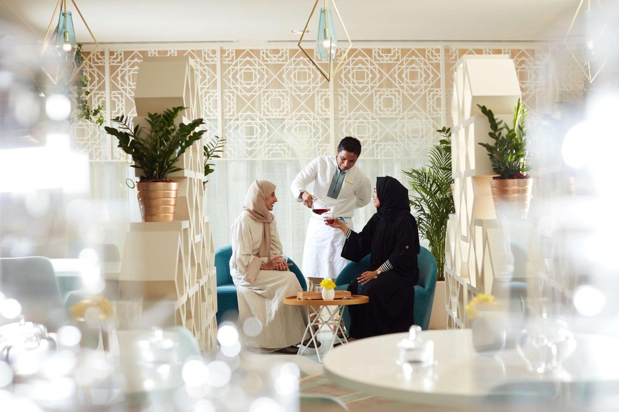 Tilal Jabal Al Kabah Hotel Meca Exterior foto Emirati women in traditional dress